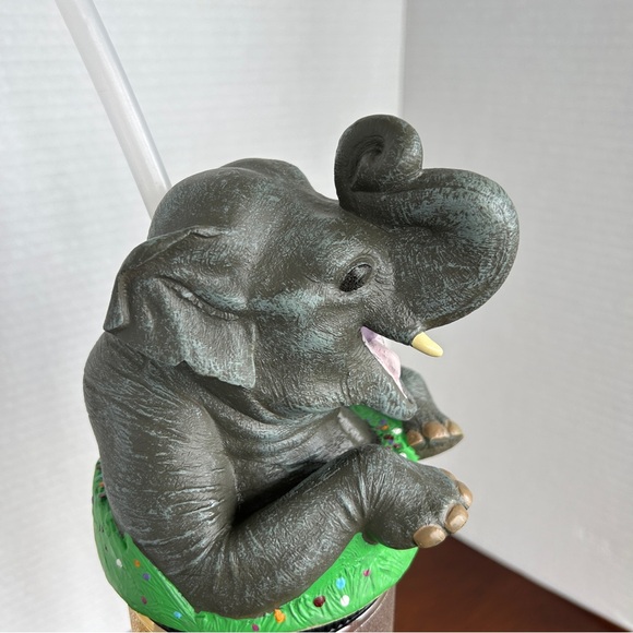 Vintage African Lion Safari Elephant Top Drinkworks Souvenir Cup 2000 - Picture 6 of 9